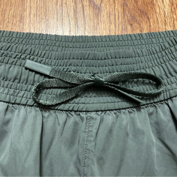 Lululemon shorts size 8 - Picture 3 of 12